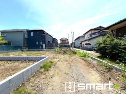 ~ベタ基礎でしっかりとした土台~
・コンクリートの中に鉄筋を配し強度を高めた「ベタ基礎」を採用。
・しっかりとした土台を造ったうえで、その上に建物が築造されていきます。