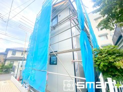 ~ベタ基礎でしっかりとした土台~
・コンクリートの中に鉄筋を配し強度を高めた「ベタ基礎」を採用。
・しっかりとした土台を造ったうえで、その上に建物が築造されていきます。