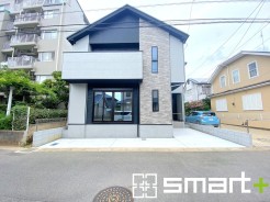 ~落ち着いた雰囲気の外観~
・2色のコントラストがクラシカルな印象で高級感もあり落ち着いた雰囲気に仕上げております。
・ブリック柄がアクセントとなりオシャレに見せてくれますね。