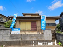~閑静な住宅街の立地~
・周辺は閑静な住宅街となっておりますので、静かな暮らしをご実現いただけます。
・前面道路の交通量も多くないので、小さなお子様がいるご家庭でもご安心ですね。