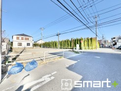 ~ベタ基礎でしっかりとした土台~
・コンクリートの中に鉄筋を配し強度を高めた「ベタ基礎」を採用。
・しっかりとした土台を造ったうえで、その上に建物が築造されていきます。
