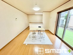 ~オプション施行もお任せください~
・フローリングの変色など劣化を軽減し、水をこぼした場合などにも防いでくれるフロアコーテイングが人気となっております。
・オプション施行もお任せください。