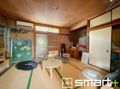 ~2面採光の明るいお部屋~
・和室は2面採光とする事で穏やかな陽の入る明るい空間となっております。
・くつろぎのプライベート時間を明るい空間で穏やかにお過ごしいただけます。