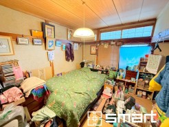 ~「和みの部屋」和室をご用意~
・ゴロンと寝転がったり、お子様のいるご家庭ではお子様を寝かしつけたり、などご活用いただける和室をご用意。
・やはり畳の香りは心が落ち着きますね。