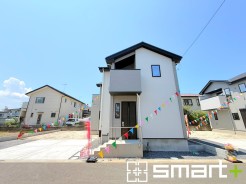 ~スタイリッシュな外観~
・2色のコントラストが美しく落ち着きあるデザインの外観となっております。
・グレーとホワイトの組み合わせが、洗練されたクールな雰囲気を醸し出しています。