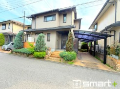 ~閑静な住宅街の立地~
・周辺は閑静な住宅街となっておりますので、静かな暮らしをご実現いただけます。
・前面道路の交通量も多くないので、小さなお子様がいるご家庭でもご安心ですね。