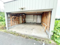 ~駐車場は2台分ご用意~
・駐車場は2台分ございますので、車通勤の方や複数台お持ちの方にもお勧めのお住まいです。