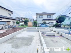 ~ベタ基礎でしっかりとした土台~
・コンクリートの中に鉄筋を配し強度を高めた「ベタ基礎」を採用。
・しっかりとした土台を造ったうえで、その上に建物が築造されていきます。