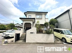 ~綺麗にお使いの外観~
・外観も綺麗にお使いなので、築年数を感じさせない見た目となっております。
・外壁や屋根のリフォームなどをお考えの方もお気軽にご相談くださいませ。