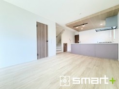 ~リビング収納のあるプラン~
・意外と少ないリビング収納をしっかりとご用意。
・掃除機や買い溜めしたティッシュ、トイレットペーパーなど様々なものが収納可能です。
