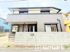 ~綺麗にお使いの外観~
・外観も綺麗にお使いなので、築年数を感じさせない見た目となっております。
・外壁や屋根のリフォームなどをお考えの方もお気軽にご相談くださいませ。