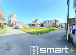 ~開放感ある角地のお住まい~
・2方向が空く事で開放感のある角地に位置しております。
・窮屈な感じが無く、ゆったりと暮らせるこの魅力をぜひ現地でご体感くださいませ。
