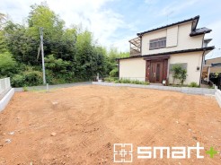 ~ベタ基礎でしっかりとした土台~
・コンクリートの中に鉄筋を配し強度を高めた「ベタ基礎」を採用。
・しっかりとした土台を造ったうえで、その上に建物が築造されていきます。