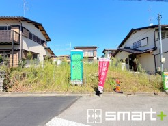 ~ベタ基礎でしっかりとした土台~
・コンクリートの中に鉄筋を配し強度を高めた「ベタ基礎」を採用。
・しっかりとした土台を造ったうえで、その上に建物が築造されていきます。