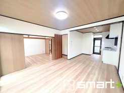 ~ナチュラルな色彩のLDK~
・自然な風合いの色味で纏められたLDKは家具のコーディネートもしやすくなっております。
・どんなインテリアにするか、考えるだけでも楽しくなりますね。