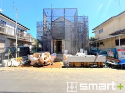 ~ベタ基礎でしっかりとした土台~
・コンクリートの中に鉄筋を配し強度を高めた「ベタ基礎」を採用。
・しっかりとした土台を造ったうえで、その上に建物が築造されていきます。