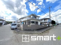 ~開放感ある角地のお住まい~
・2方向が空く事で開放感のある角地に位置しております。
・窮屈な感じが無く、ゆったりと暮らせるこの魅力をぜひ現地でご体感くださいませ。