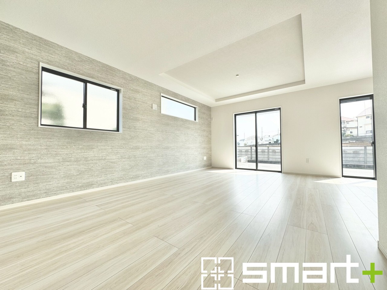 ～折り上げ天井のあるＬＤＫ～
・一部天井を高くする折り上げ天井を配する事で縦への空間が生まれ、開放感のある広々とした仕様に。
・ぜひ現地でその魅力をご体感くださいませ。
